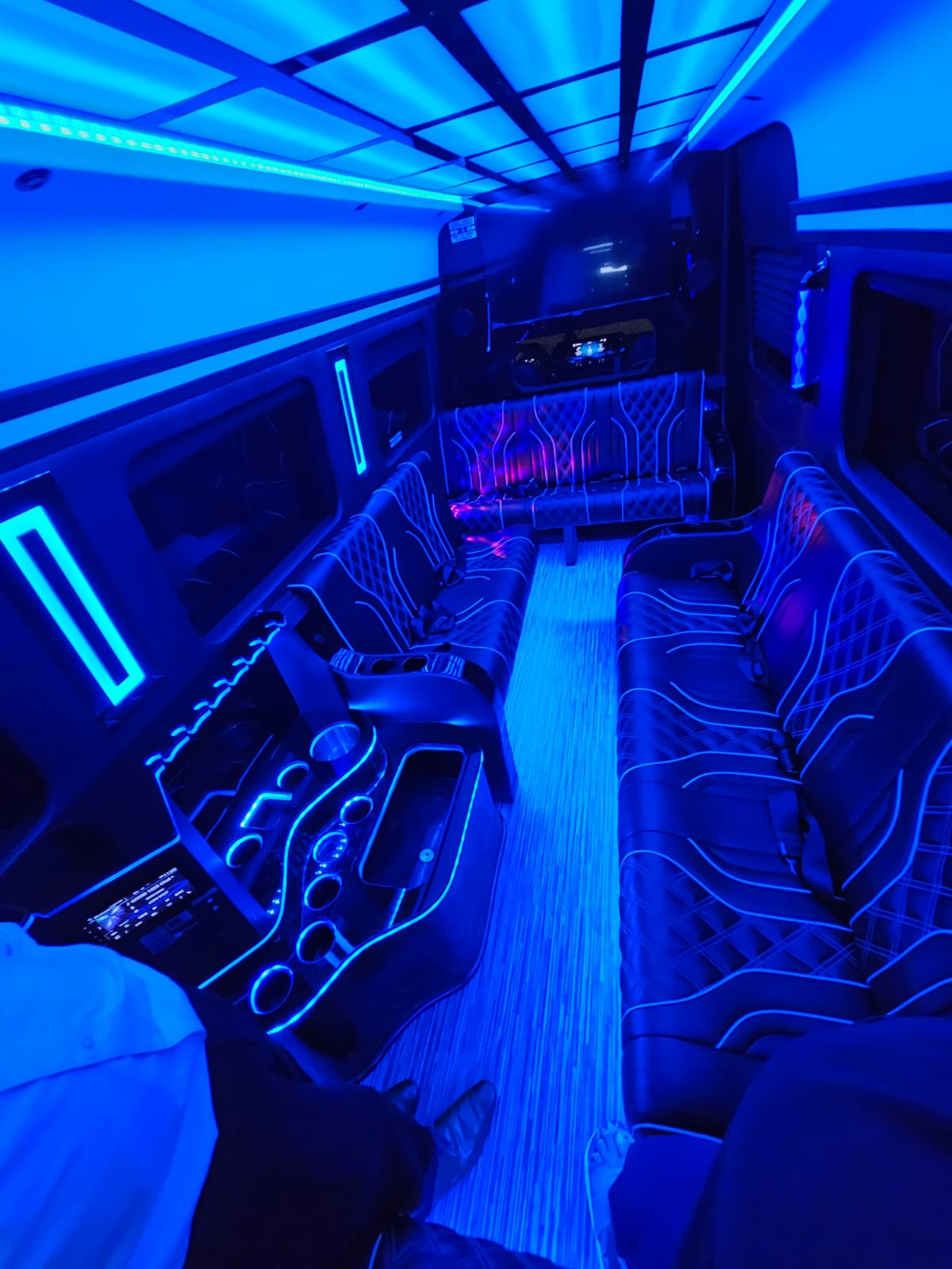 Mercedes Limo Sprinter Image